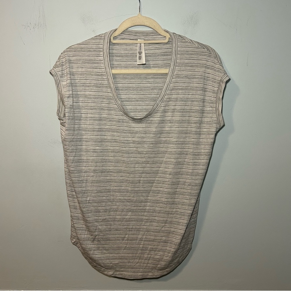 Athleta Gray Striped Cloudlight Stratus Scoop Neck Short Sleeve T-Shirt Small